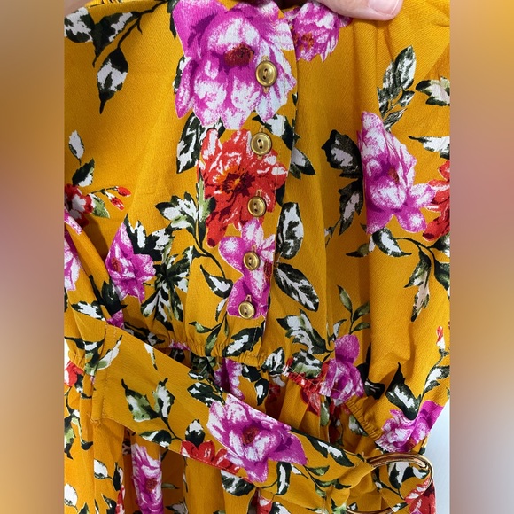 Soho Girls Peplum Top‎ with Button Sleeve and Accent Belt. Large - Picture 2 of 5